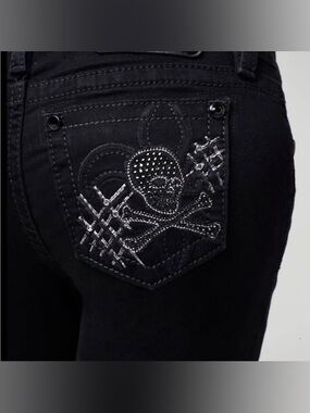 moving sale 💕 - miss me jax low rise boot cut jean with skull size 25 length 32